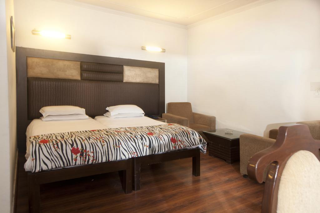 Hotel Oyo 358 Sarojini Nagar Neu-Delhi Exterior foto