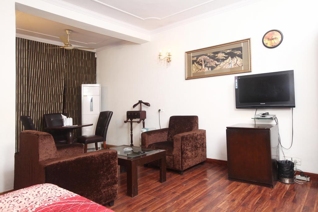 Hotel Oyo 358 Sarojini Nagar Neu-Delhi Zimmer foto