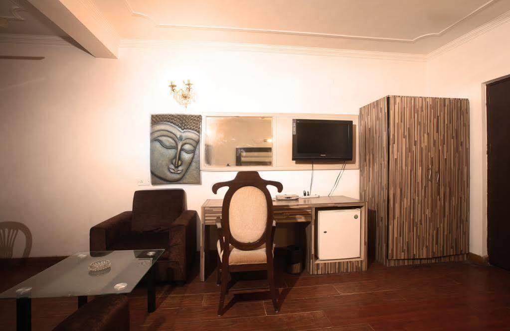 Hotel Oyo 358 Sarojini Nagar Neu-Delhi Exterior foto